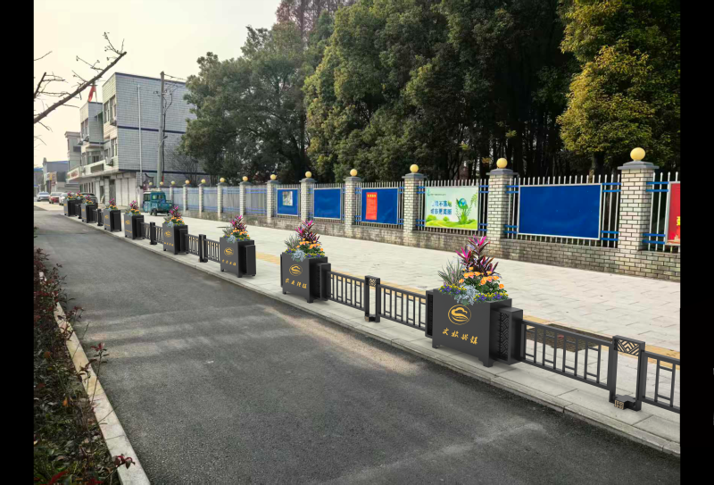 芜湖白茆镇镇政府门口移动花箱隔离实景图 芜湖白茆镇镇政府门口移动花箱隔离实景图